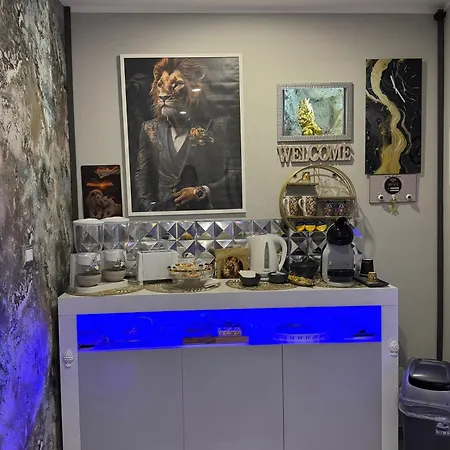Lion - & 4* Caltagirone