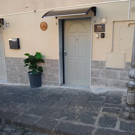 Lion - & 4* Caltagirone