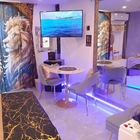Bed and Breakfast Lion - & 4*